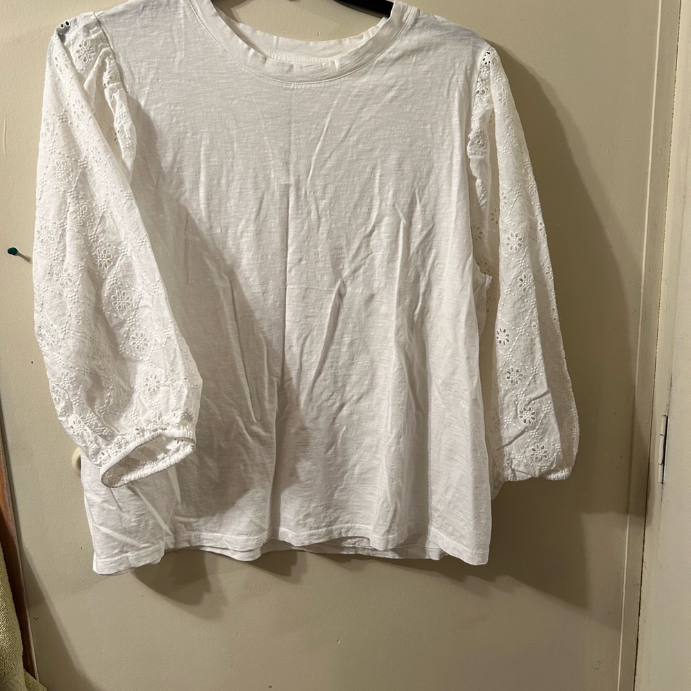 St John’s Bay White T shirt with Eyelet Sleeves Women's Top